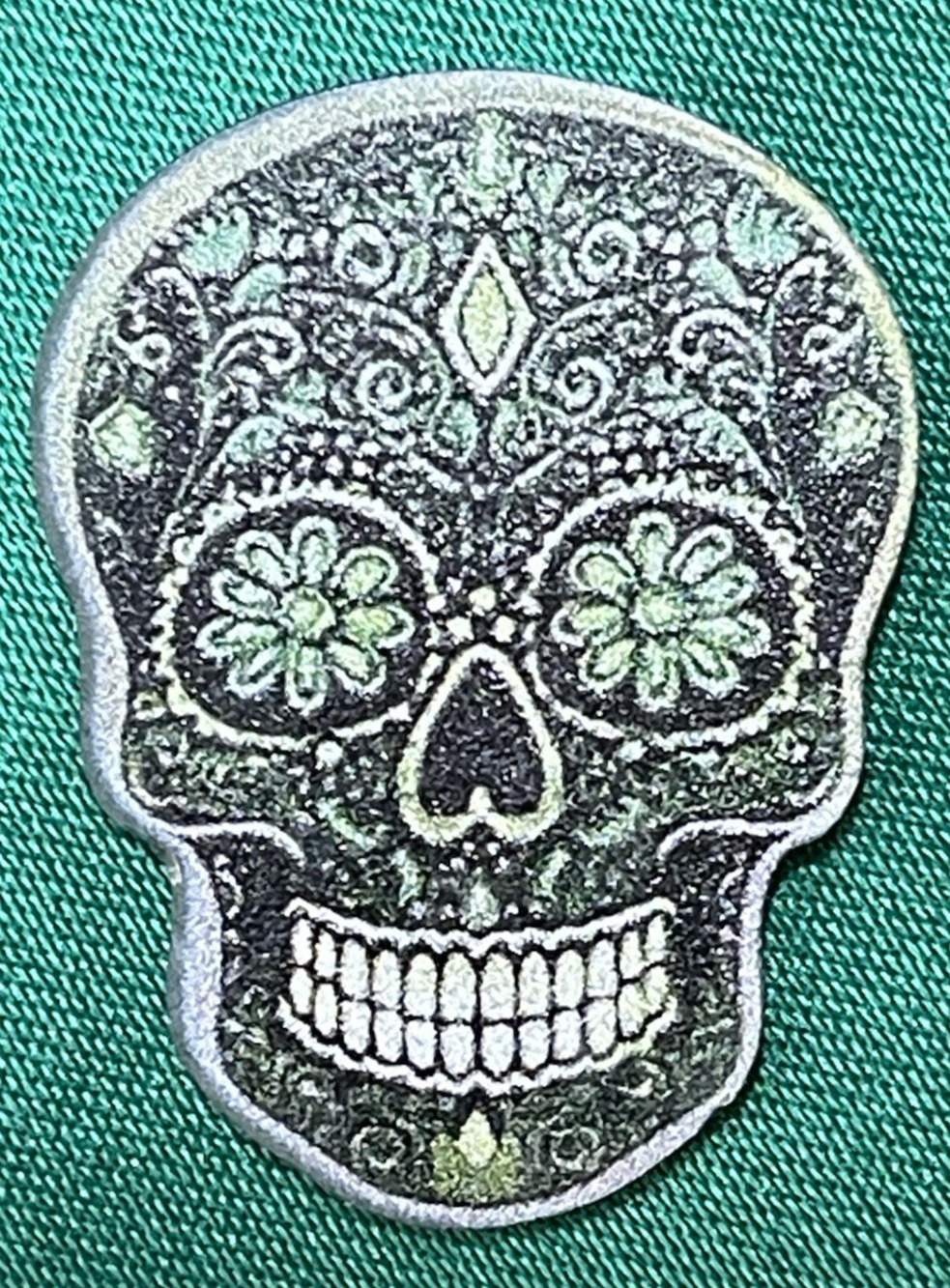 NWOT Green Sugar Skull Brooch Lapel Pin Acrylic 2D Flat Skeletons & Skulls